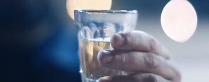 Το γενικό απαγορευτικό λόγω πανδημίας αυξάνει την υπερβολική κατ’ οίκον κατανάλωση αλκοόλ