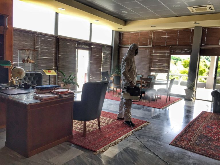 Τεστ και απολυμάνσεις στο Δημαρχείο Ολυμπίας