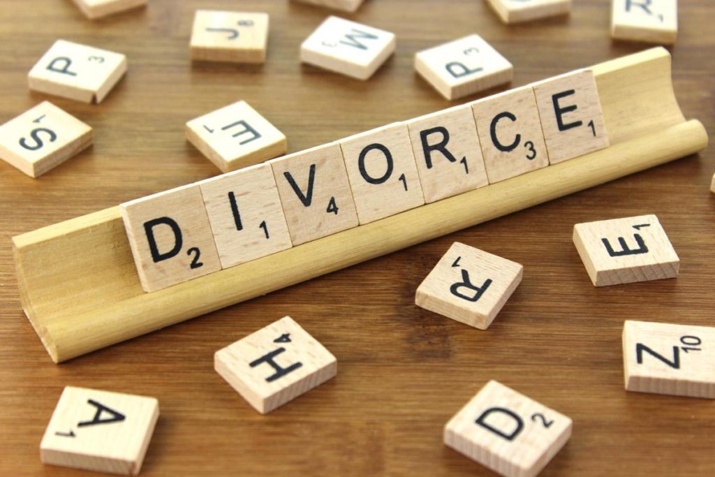 Το διαζύγιο μπορεί να έχει άμεσες αρνητικές επιπτώσεις στη σωματική και ψυχική υγεία