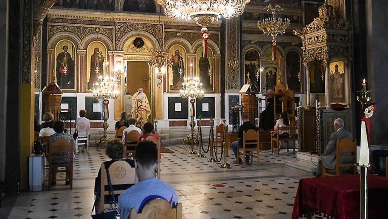 Σήμερα επικοινωνία του πρωθυπουργού για τη λειτουργία των εκκλησιών – Προστιμο σε εκκλησία στο Κορωπί