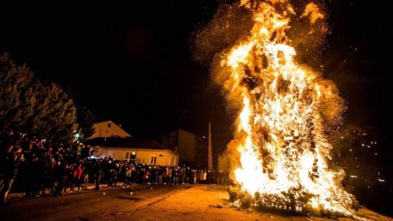 Σύλλογος Φίλων Φωτιάς Πλατείας Ηρώων: “Φέτος δεν θα στηθεί καμιά φωτιά στην Φλώρινα”