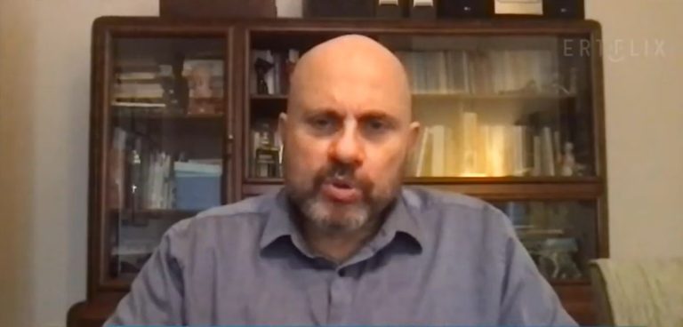 Δ. Κούβελας: Να μην εμβολιαστούν όσοι κάνουν θεραπεία με βιολογικό παράγοντα ή κορτιζόνη (video)