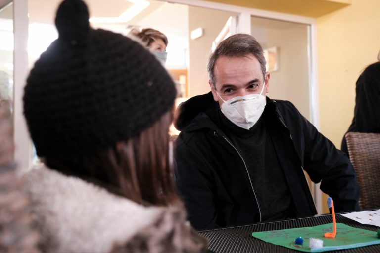 Σε νοσοκομεία και δομές της Βόρειας Ελλάδας σήμερα ο πρωθυπουργός Κ. Μητσοτάκης (video)