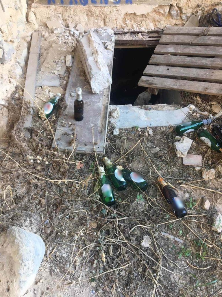Είκοσι βόμβες μολότοφ εντοπίστηκαν σε εγκαταλελειμμένο κτίριο στα Εξάρχεια