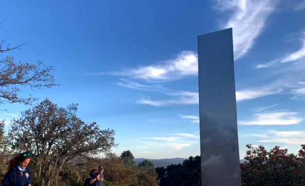 Νέος μυστηριώδης μονόλιθος εμφανίστηκε στην Αυστραλία