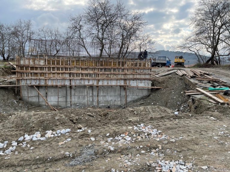 Προχωρούν τα έργα κατασκευής νέας γέφυρας στο Πουρί Αγιοκάμπου
