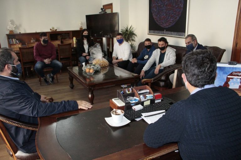 Συνάντηση αθλητών σφαιροβολίας με τον Δήμαρχο Χανίων και Αντιδημάρχους