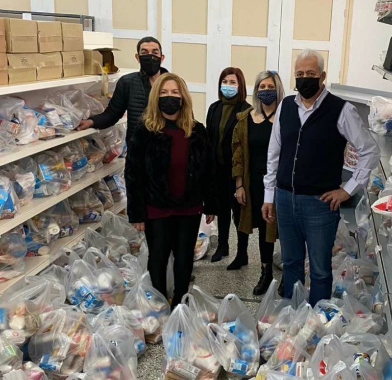Χριστουγεννιάτικη διανομή  αγάπης από το Κοινωνικό Παντοπωλείο Δ. Αποκορώνου