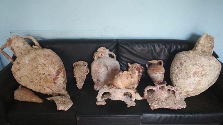 Αρχαίοι αμφορείς βρέθηκαν σε σπίτι στην Κάλυμνο