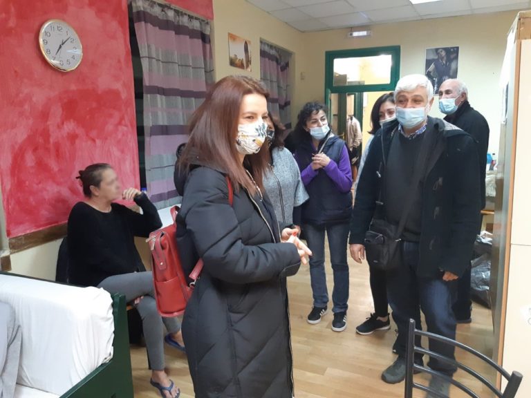 Μαθητές πρόσφεραν ρούχα και παπούτσια στο καταφύγιο Αστέγων Δήμου Χανίων