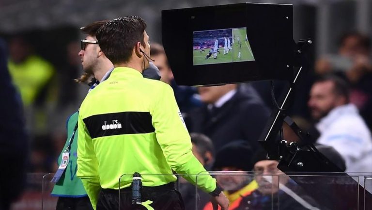 Champions League: VAR εξ αποστάσεως δοκιμάζει αύριο η UEFA