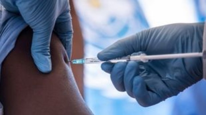 Στη δημοσιότητα το επιχειρησιακό σχέδιο εμβολιασμών “Ελευθερία” (video)