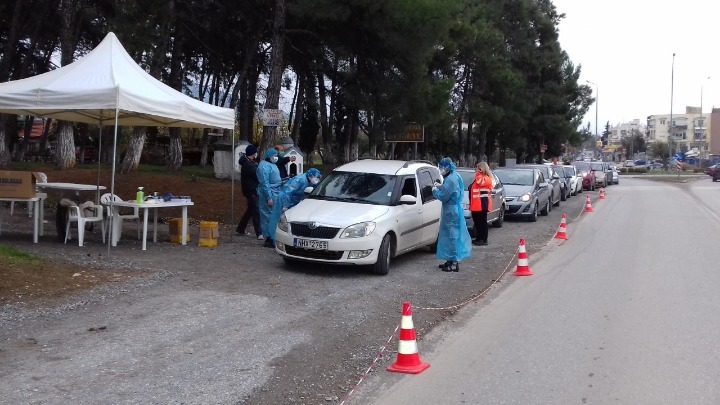 Συνεχίζονται τα drive through test covid-19 σε δήμους της Θεσσαλονίκης