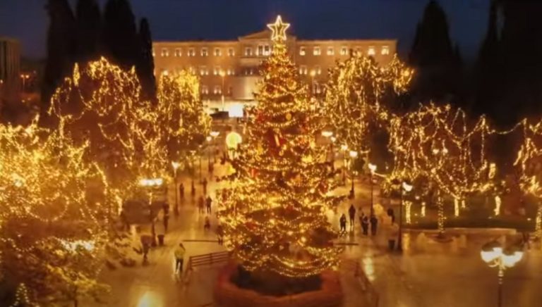 Μια αθηναϊκή χριστουγεννιάτικη ιστορία για τη φωταγώγηση του δέντρου της πλατείας Συντάγματος