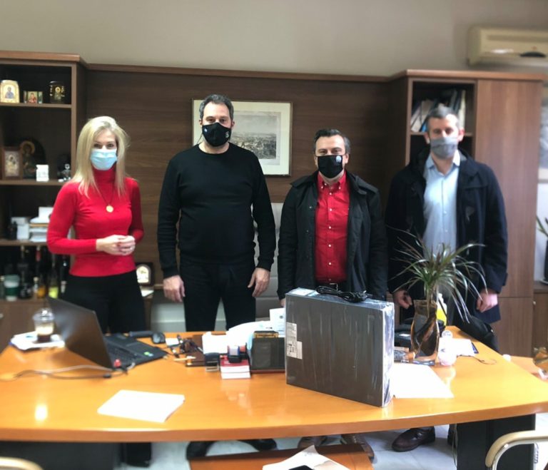 Έξι υπολογιστές στην Αστυνομική Διεύθυνση Χανίων από την  Ένωση Αξιωματικών ΕΛ.ΑΣ. Κρήτης