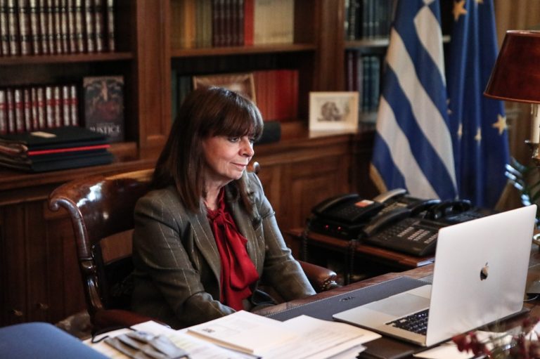 Κ. Σακελλαροπούλου: “Η ελληνική γλώσσα δεν έπαψε ποτέ να μιλιέται”