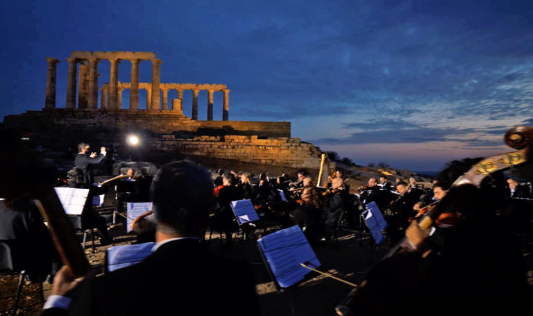 Πρωτοχρονιά στην ΕΡΤ2: Συναυλία Δημήτρη Παπαδημητρίου στον Ναό του Ποσειδώνα «Παραλλαγές πάνω σε μιαν αχτίδα» (video + εικόνες)