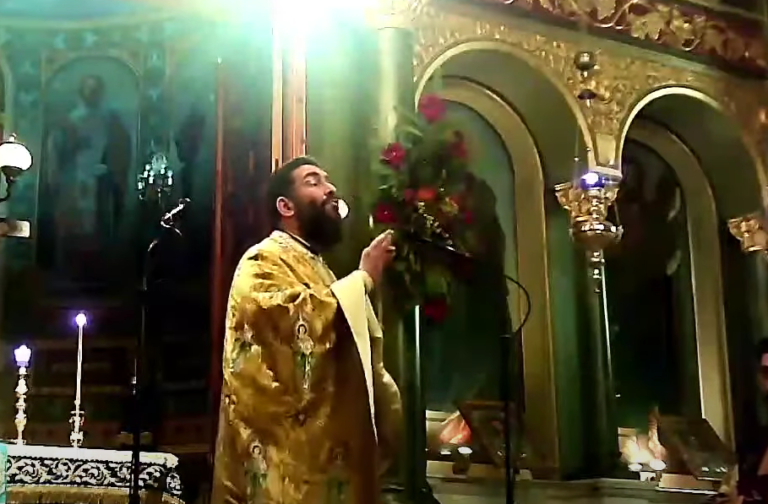Καλαμάτα: Ιερέας διέκοψε τη λειτουργία γιατί πιστοί δεν φορούσαν μάσκα (video)