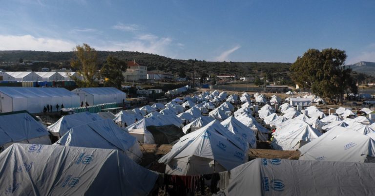 Στο ΚΥΤ της Λέσβου ο Ν. Μηταράκης λίγες μέρες μετά τις καταρρακτώδεις βροχές