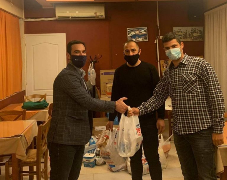 Πύργος: Προσφορά τροφίμων στους εθελοντές