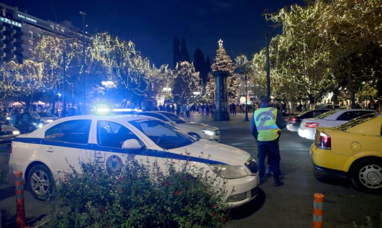 Εικόνες συνωστισμού και συστάσεις από την αστυνομία σε Αθήνα & Θεσσαλονίκη (videο)