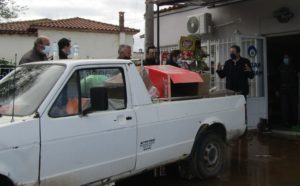 Ο βουλευτής Ροδόπης του ΣΥΡΙΖΑ Δημήτρης Χαρίτου στις πληγείσες περιοχές