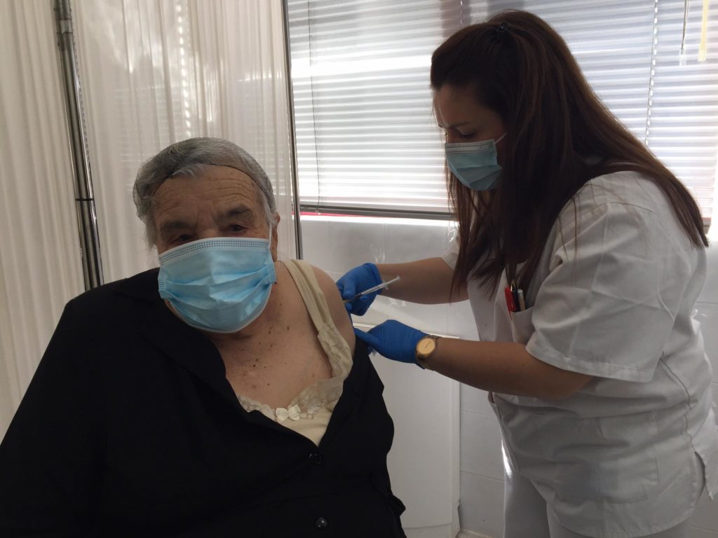 Ξεκίνησε ο εμβολιασμός πολιτών άνω των 85 ετών σε 8 δομές της ΠΦΥ Κρήτης