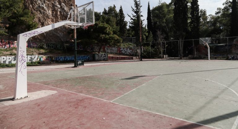 Γήπεδο μπάσκετ στο Δημοτικό Σχολείο Βαλτεσινίκου
