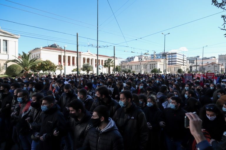 Πανεκπαιδευτικό συλλαλητήριο κατά του νόμου για τα Πανεπιστήμια και για “ασφαλή, ανοικτά σχολεία”