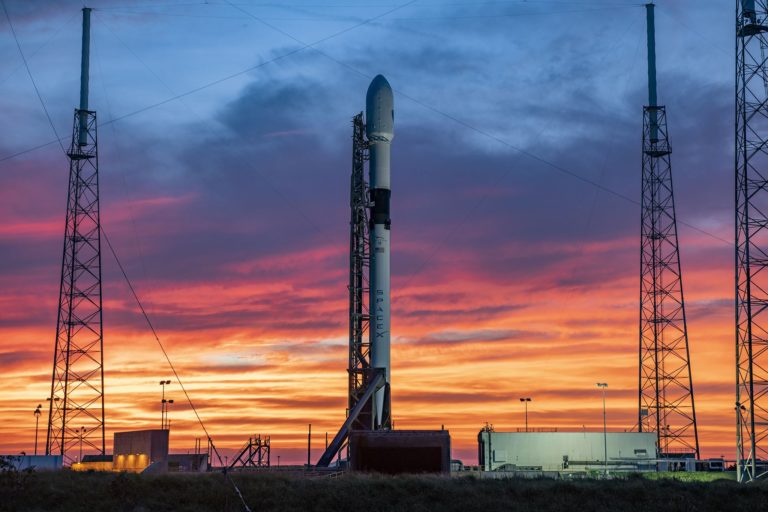 Η SpaceX εκτόξευσε έναν τουρκικό τηλεπικοινωνιακό δορυφόρο