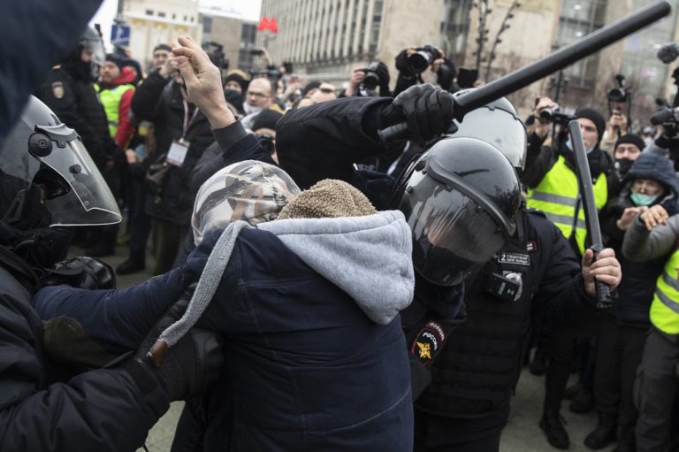 Ευρώπη και ΗΠΑ καταδικάζουν την καταστολή των διαδηλώσεων υπέρ του Ναβάλνι
