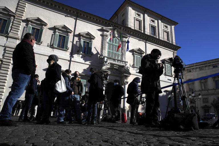 Ιταλία: Παραιτήθηκε ο Τζιουζέπε Κόντε – Ξεκινούν οι προεδρικές διαβουλεύσεις