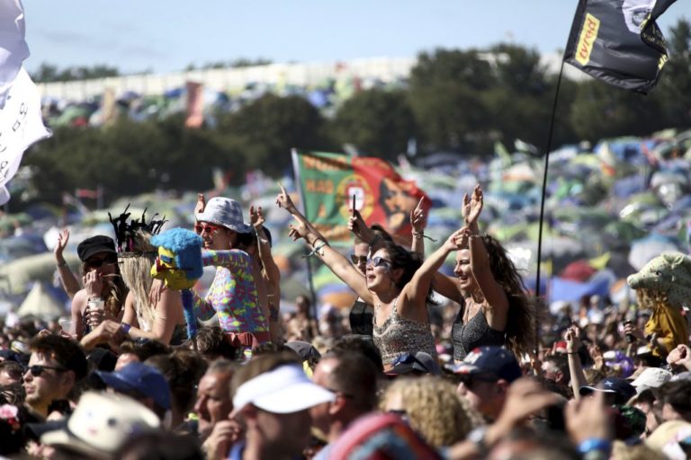 Βρετανία: Το Φεστιβάλ Γκλάστονμπερι ακυρώνεται για δεύτερη χρονιά λόγω κορονοϊού