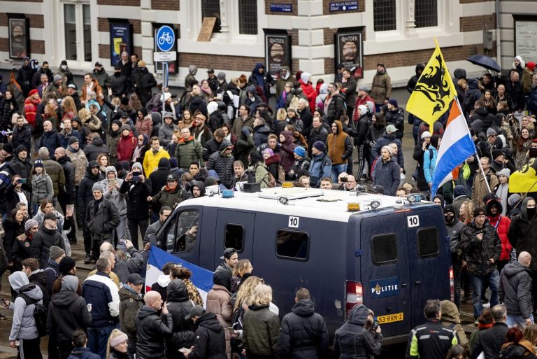 Ολλανδία: Μαζική διαδήλωση στο Άμστερνταμ κατά του lockdown