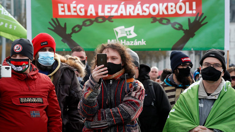Ουγγαρία: Διαδηλώσεις για το λοκντάουν — Εστιατόρια ανοίγουν παρά τα πρόστιμα