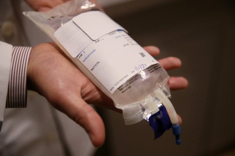 Ως “παθητικό εμβολιασμό” εγκαινιάζει η Γερμανία τη μονοκλωνική θεραπεία