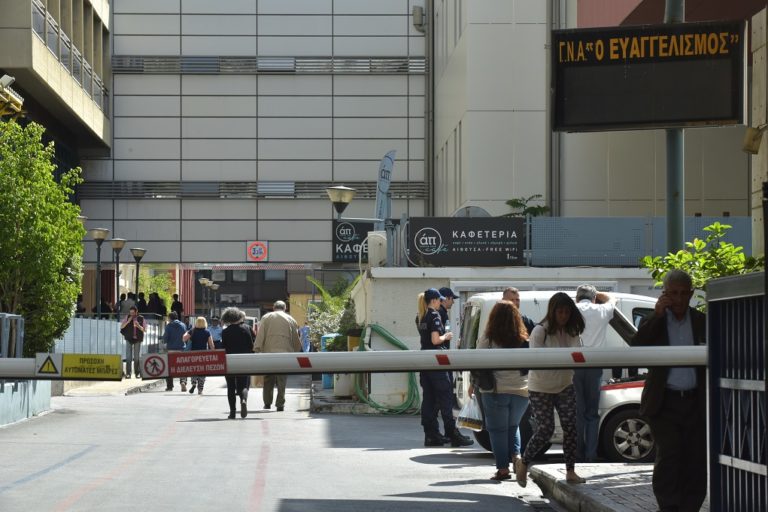 Σε καλό δρόμο ο εμβολιασμός – Παραμένει η ανησυχία για τη διασπορά (video)