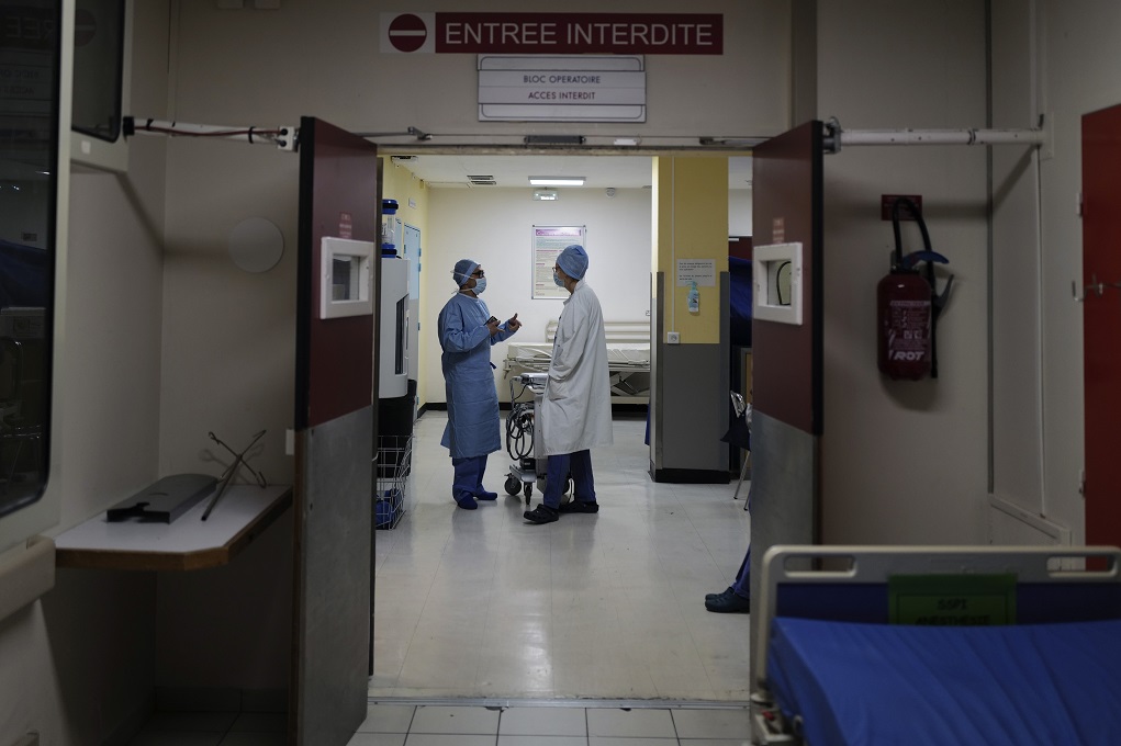 Γαλλία: Πάνω από 70.000 θάνατοι από κορονοϊό