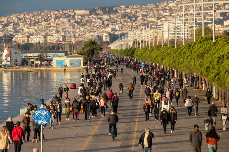 Κρίσιμες οι επόμενες 15 ημέρες για την εξέλιξη της πανδημίας – Ο ιός αγνοεί τους σκοπούς των συναθροίσεων (video)