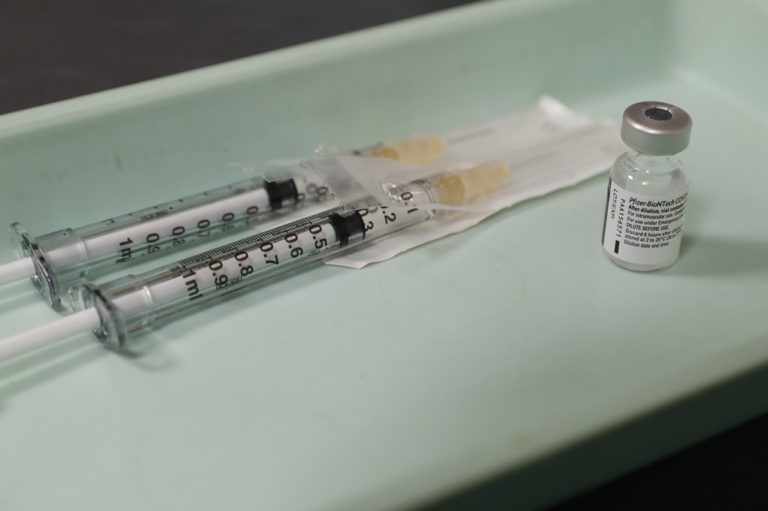 Ιαπωνική εταιρεία δημιούργησε σύριγγα που βγάζει επτά δόσεις από κάθε φιαλίδιο εμβολίου Pfizer/BioNTech