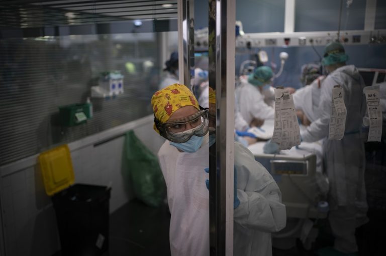 Ισπανία: Σαρώνει το τρίτο κύμα της πανδημίας – Πιέζεται το σύστημα Υγείας