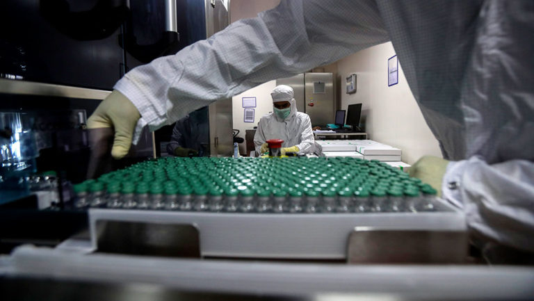 Κομισιόν: Οι εταιρείες παρασκευής εμβολίων να ανταποκριθούν στις υποχρεώσεις τους