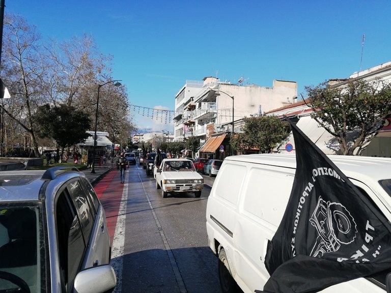 Τρίκαλα: Μηχανοκίνητη πορεία αγροτών στο κέντρο της πόλης