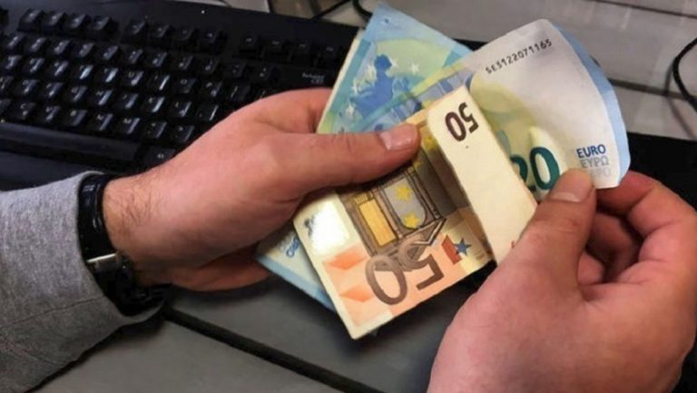 Επιδόματα 534 και 400 ευρώ: Ποιοι είναι οι δικαιούχοι και πότε θα τα εισπράξουν