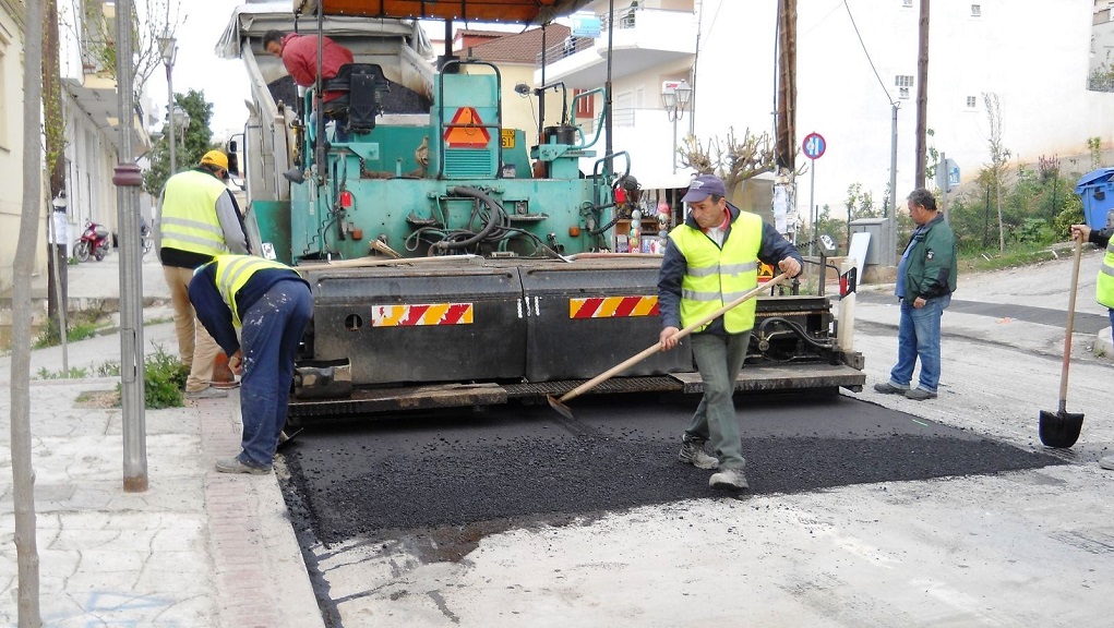 Χανιά: Εργασίες ανακατασκευής του ασφαλτοτάπητα στην οδό Χ. Γιάνναρη