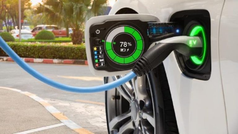 Επτά νέα κίνητρα από το υπουργείο Περιβάλλοντος για την αγορά ηλεκτρικών οχημάτων