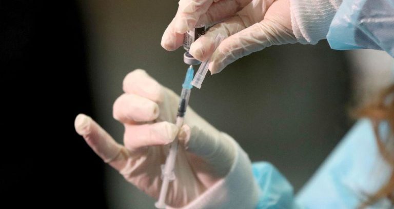 Η Κομισιόν ζητά διευκρινίσεις από την AstraZeneca για το έλλειμμα στις παραδόσεις εμβολίων