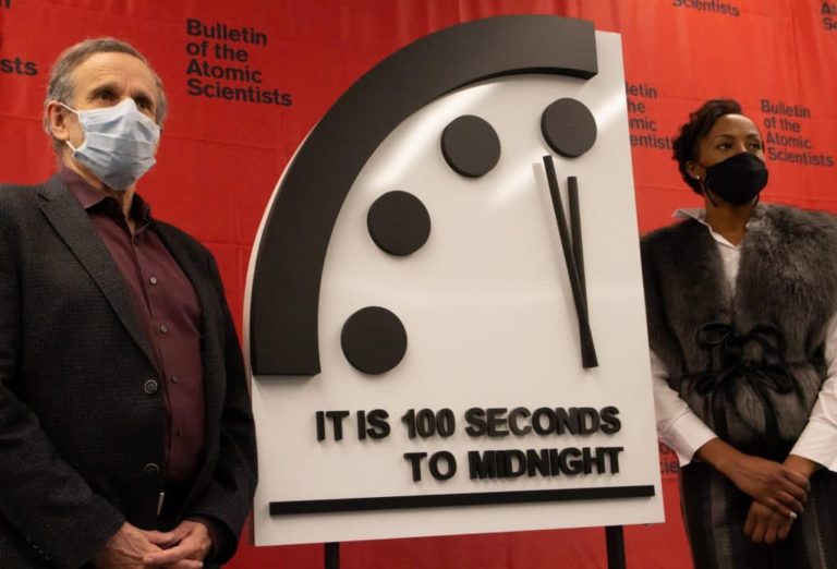 Το “Ρολόι της Αποκάλυψης” δείχνει 100 δευτερόλεπτα πριν την ολική καταστροφή