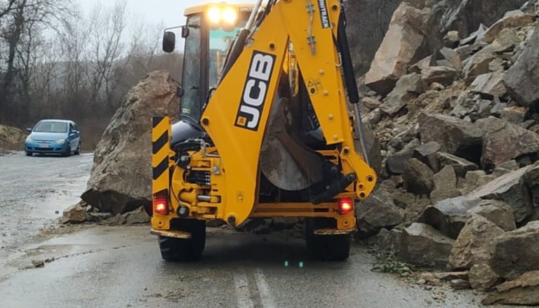 Προβλήματα από τη βροχόπτωση στην παλιά εθνική οδό Δράμας-Ξάνθης