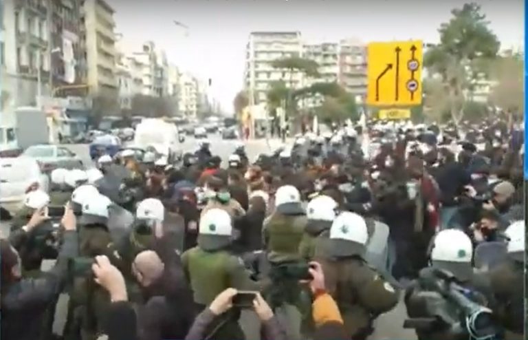 Μικροεπεισόδια κατά τη διαμαρτυρία φοιτητών στη Θεσσαλονίκη (video)
